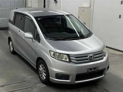 HONDA FREED SPIKE