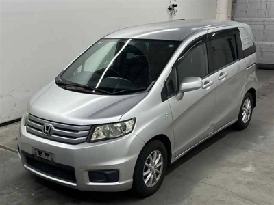 HONDA FREED SPIKE
