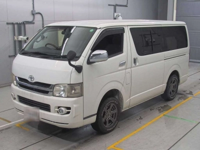 TOYOTA HIACE VAN