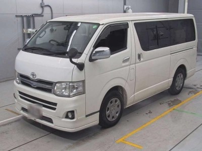 TOYOTA HIACE VAN