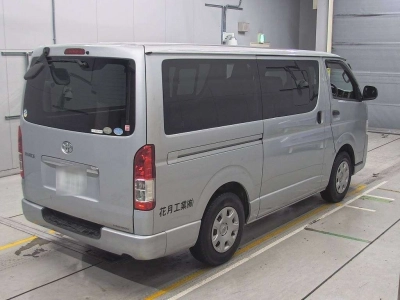 TOYOTA HIACE VAN