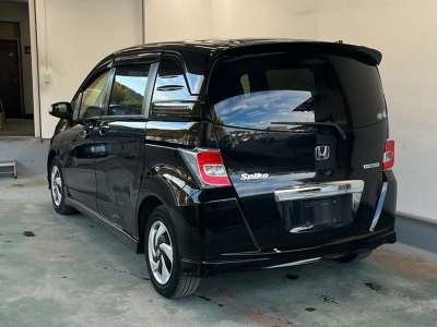 HONDA FREED SPIKE HYBRID