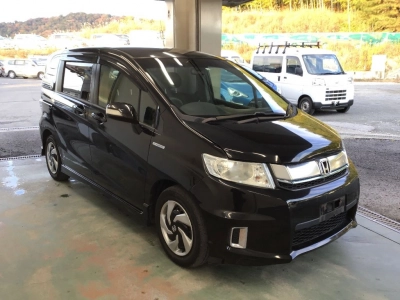HONDA FREED SPIKE HYBRID
