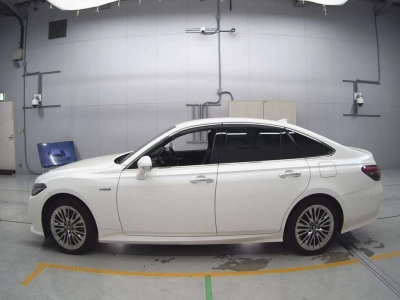 TOYOTA CROWN HYBRID