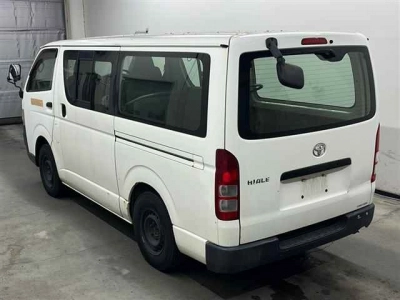 TOYOTA HIACE VAN