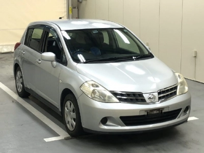 NISSAN TIIDA