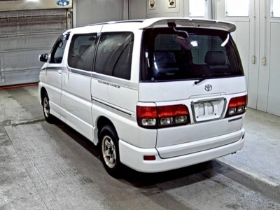 TOYOTA TOURING HIACE