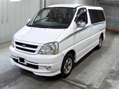 TOYOTA TOURING HIACE
