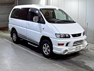 MITSUBISHI DELICA SPACE GEAR