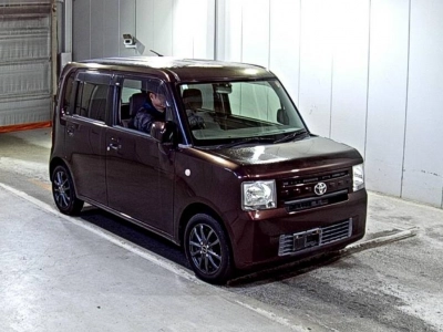 TOYOTA PIXIS SPACE