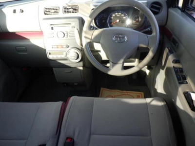 TOYOTA PIXIS SPACE