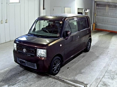 TOYOTA PIXIS SPACE