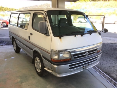 TOYOTA HIACE VAN
