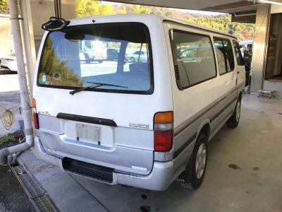 TOYOTA HIACE VAN