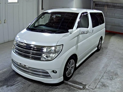 NISSAN ELGRAND