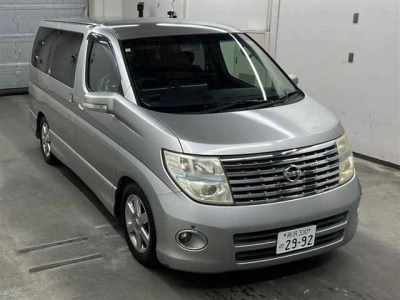 NISSAN ELGRAND
