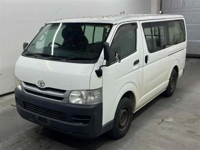 TOYOTA REGIUS VAN