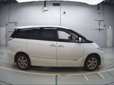 TOYOTA ESTIMA HYBRID