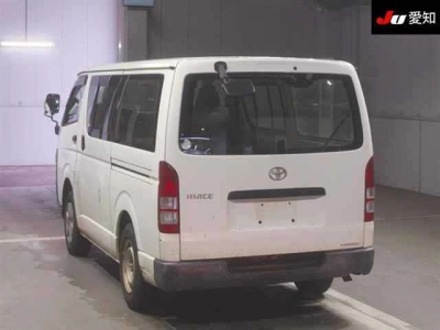 TOYOTA HIACE VAN