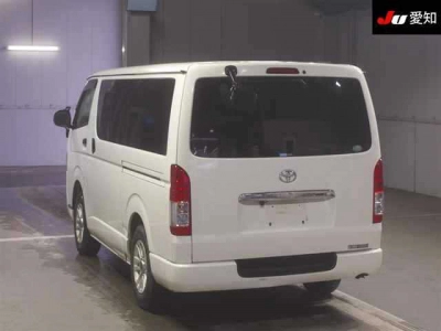 TOYOTA HIACE VAN