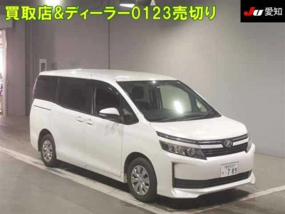 TOYOTA VOXY