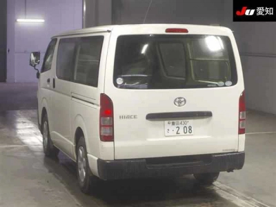 TOYOTA HIACE VAN