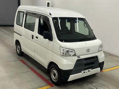 TOYOTA PIXIS VAN