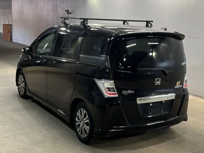HONDA FREED SPIKE HYBRID