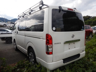 TOYOTA HIACE VAN