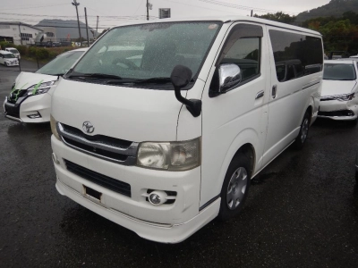 TOYOTA HIACE VAN
