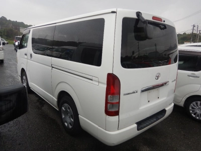 TOYOTA HIACE VAN