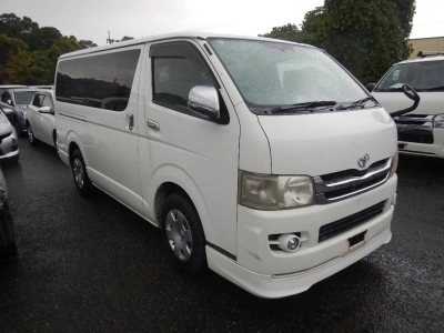 TOYOTA HIACE VAN