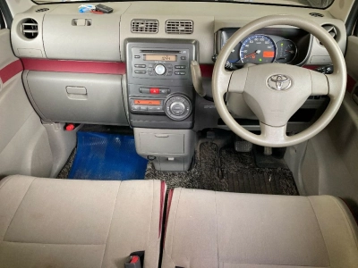 TOYOTA PIXIS SPACE