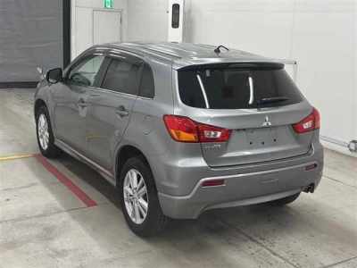 MITSUBISHI RVR