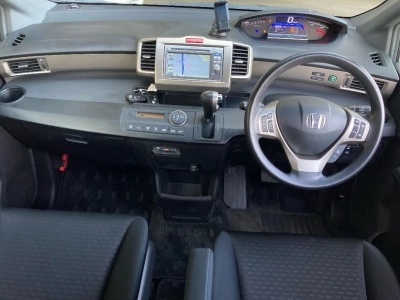 HONDA FREED SPIKE HYBRID