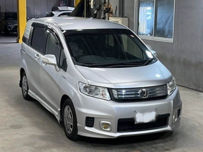 HONDA FREED SPIKE HYBRID