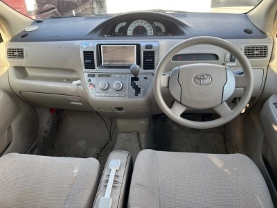 TOYOTA RAUM