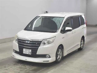 TOYOTA NOAH