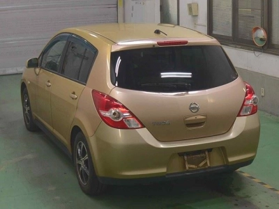 NISSAN TIIDA