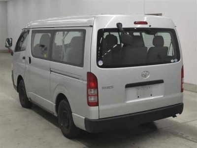 TOYOTA HIACE WAGON