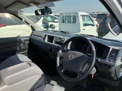 TOYOTA HIACE WAGON