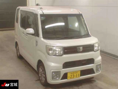 DAIHATSU WAKE