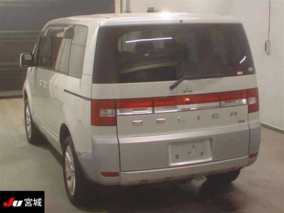 MITSUBISHI DELICA D:5