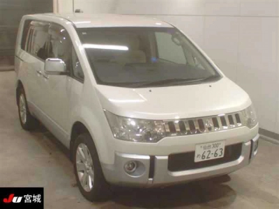 MITSUBISHI DELICA D:5