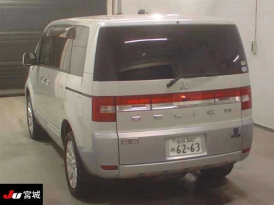 MITSUBISHI DELICA D:5