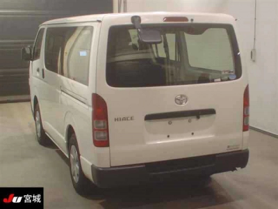 TOYOTA HIACE VAN