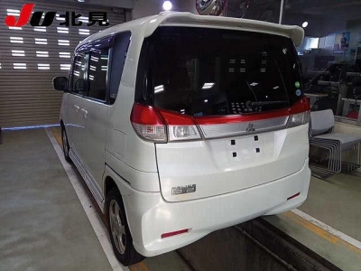 MITSUBISHI DELICA D:2