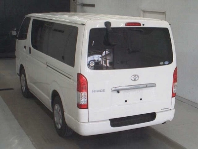 TOYOTA HIACE VAN