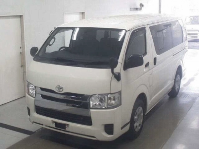 TOYOTA HIACE VAN