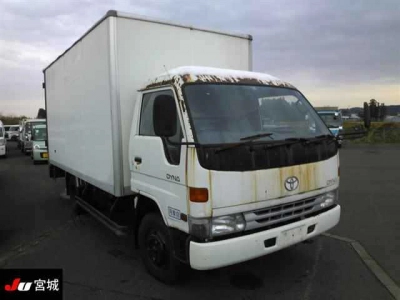 TOYOTA DYNA